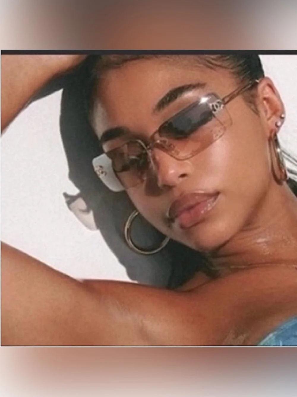 Like New 💫CHANEL Gold Gradient Rimless Logo Sunglasses
